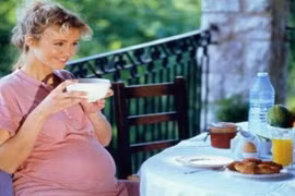 Những nhóm thực phẩm cần “stop” tránh dị tật thai nhi