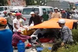 Bị tàu hỏa kéo lê 30m vì vượt đường sắt đi vệ sinh