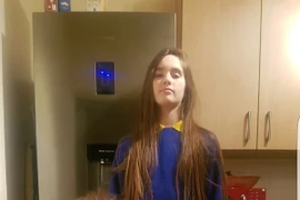 Cặp chị em nổi tiếng vì cao nhất nước Anh