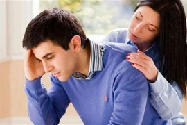 Chồng đòi ly hôn để ép tôi về nhà anh sống