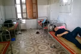 Gần 40 công nhân Công ty LG Display đi cấp cứu nghi ngộ độc