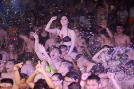 "Mổ xẻ" bữa tiệc bikini Hà Nội gây sốt