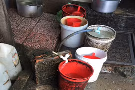 Sự thật hãi hùng đằng sau mỗi bữa ăn ở vỉa hè