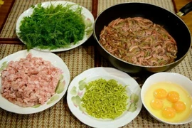 Món ăn từ rươi, nhìn thì ghê nhưng ăn là mê