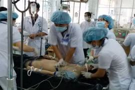 24 người nghi phơi nhiễm HIV khi cứu người phải làm gì?