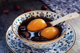 Trứng gà đường nâu món ăn đại bổ cho sức khỏe và nhan sắc