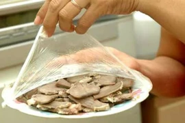 Túi ni lông: Dùng sao để không bị nhiễm độc?