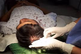 Máu lại đổ trên đầu thầy thuốc