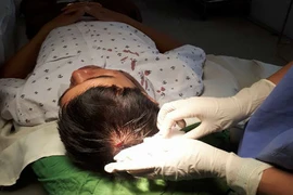 Máu lại đổ trên đầu thầy thuốc