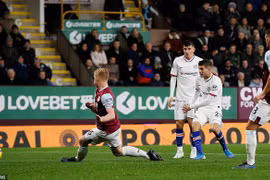 Pulisic lập hat-trick, Chelsea đè bẹp Burnley nhưng vẫn bị thủng lưới 2 bàn