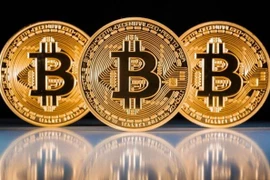 Giá bitcoin giảm thảm hại lùi sâu về 7.500 USD