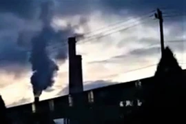 Nhà máy thép Hòa Phát - Dung Quất xả khói đen kịt, bị dân Quảng Ngãi bao vây