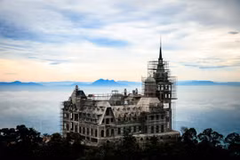 Chủ nhân của tòa lâu đài tráng lệ 400 tỷ trên đỉnh Tam Đảo là ai?