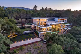 Biệt thự mô phỏng phi thuyền vũ trụ có giá đến 10 triệu USD 