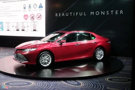 Sedan giá trên 1,2 tỷ, nên chọn Toyota Camry hay Honda Accord?