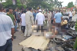 Kinh hoàng cảnh đắp chiếu người chết nằm la liệt ở Hải Dương sau tai nạn 