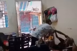 Đứa cháu bất hiếu đánh chửi thậm tệ bà ngoại hơn 80 tuổi ở Sài Gòn