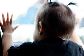 Clip dạy con cách sống sót khi bị bỏ quên trên ô tô