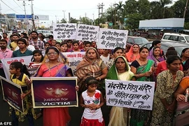 Cưỡng hiếp bé gái 12 tuổi, gã hàng xóm còn làm điều kinh hoàng