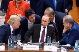 Chính khách cũng bị làm giả ảnh