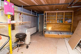 Kinh hoàng nơi cha giam con gái làm nô lệ tình dục 24 năm