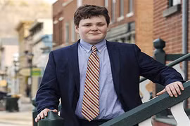 Ấn tượng khẩu hiệu tranh cử của ứng viên thống đốc bang 14 tuổi