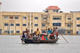 Thành phố Mumbai hỗn loạn do mưa lũ dài ngày