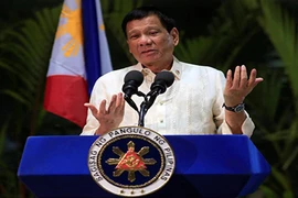 Tổng thống Duterte sa thải Bộ trưởng Nội vụ Philippines vì tham nhũng
