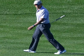 Ảnh: Cựu Tổng thống Obama chơi golf sau khi rời Nhà Trắng