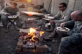 Ảnh: Binh sĩ Mỹ mừng Lễ Tạ ơn ngay trên chiến trường