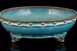 Run rẩy vì bát đựng tiền lẻ hóa ra là cổ vật hàng tỷ đồng