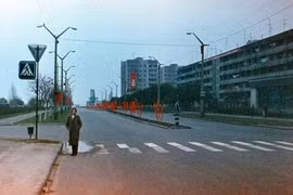 Kinh ngạc thị trấn Pripyat trước và sau thảm họa Chernobyl 