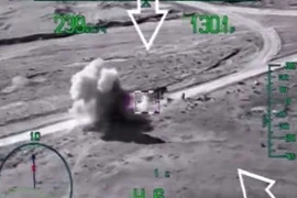 Xem trực thăng Nga Mi-28 tiêu diệt xe bọc thép IS 