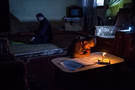 Cuộc sống chìm trong bóng tối của người dân ở Dải Gaza