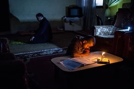 Cuộc sống chìm trong bóng tối của người dân ở Dải Gaza