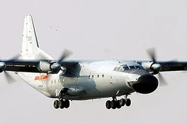 Rơi máy bay quân sự Trung Quốc, 12 người tử nạn