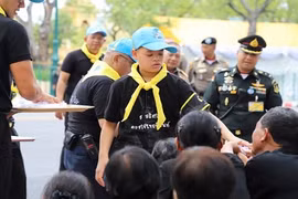 Sự thật về cuộc sống Hoàng tử Thái Lan 14 tuổi khiến ai cũng ngỡ ngàng