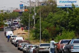 Người dân Venezuela "sôi sục" vì khủng hoảng nhiên liệu