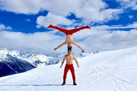 Anh em Quốc Cơ-Quốc Nghiệp diễn xiếc trên núi tuyết Canada -10 độ C 