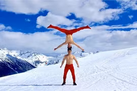 Anh em Quốc Cơ-Quốc Nghiệp diễn xiếc trên núi tuyết Canada -10 độ C 