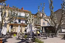 Đôi tình nhân ngã lộn cổ khi "mây mưa" trên ban công