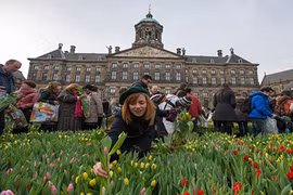 Quốc gia nào phụ nữ sống những "bà hoàng"?