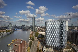 Đột nhập tòa Đại sứ quán Mỹ đắt nhất thế giới ở Anh