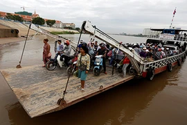 Muôn kiểu phương tiện di chuyển của người dân khắp thế giới