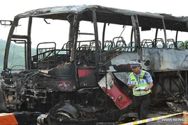 Hiện trường cháy xe chở khách ở TQ làm 35 người chết