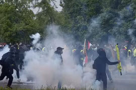 Biểu tình dữ dội ở nước Pháp trong “ngày giận dữ” thứ 24