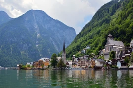 Choáng ngợp vẻ đẹp ngôi làng cổ nghìn năm tuổi của nước Áo