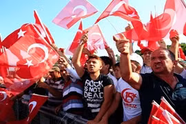 Hàng nghìn người Thổ Nhĩ Kỳ kỷ niệm vụ đảo chính bất thành