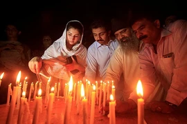 Ảnh tưởng niệm nạn nhân vụ đánh bom kinh hoàng ở Pakistan