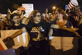 Biểu tình dữ dội sau ngày thứ 2 Đại hội Đảng Dân chủ